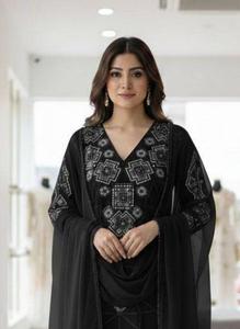 ชุดสาหรี่กะมีซทันสมัยสำหรับเทศกาลอีด งานแต่งงาน และงานปาร์ตี้ ตกแต่งด้วยงานปักลายอย่างประณีต พร้อมผ้าคลุมไหล่ แห้งเร็ว ใส่ได้ทุกฤดู - Product Image 2