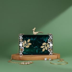 Boîte à bijoux en résine époxy écologique avec poignée supérieure en forme d'oiseau doré, motif floral, sangle chaîne, forme personnalisée, peinte à la main, objet de collection - Product Image 1