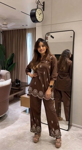 Elegante Conjunto Coordinado Casual de Mujer de Manga Larga con Botones hasta la Rodilla, Tallas Grandes Personalizadas, para Primavera y Vacaciones, 100% Ecológico - Product Image 2
