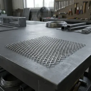 Lámina de Malla Metálica Perforada Galvanizada Antideslizante Industrial, Fabricante Personalizado para Plataformas de Seguridad en Pasarelas de Construcción - Product Image 2