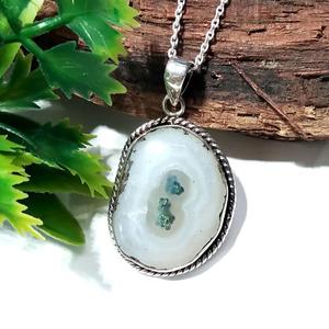 Collier pendentif en quartz solaire naturel, acier inoxydable, fait main, pierre précieuse de quartz solaire, druse, géode, style bohème, forme goutte d'eau - Product Image 1