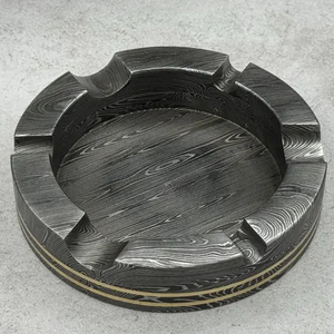 Cendrier en acier Damas de style vintage, cendrier artistique en métal, porte-cendres durable résistant à la chaleur pour cigarettes et cigares - Product Image 1