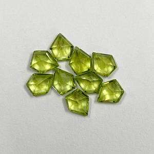 Calidad Superior 6x7mm a 7x10mm Escudo facetado de peridoto verde Precio asequible Piedra preciosa suelta natural del proveedor de piedras preciosas indias - Product Image 5