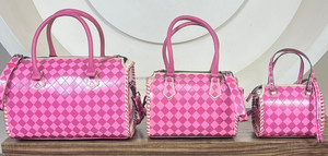 2026 Wholesale Lightweight Travel Duffel Bag Large Capacity Hand <b>Tooled</b> Checkered Pattern Zipper Crossbody Speedy Bags for Women - Product Image 4