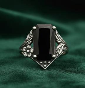 Bague vintage en onyx noir à motif floral, argent sterling 925, bijou unique inspiré de la nature, cadeau pour femme - Product Image 1