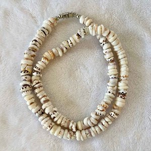 Colliers en coquillages naturels, bijoux de mode plage pour femmes, collier en coquillages puka, fabrication directe d'usine. - Product Image 1