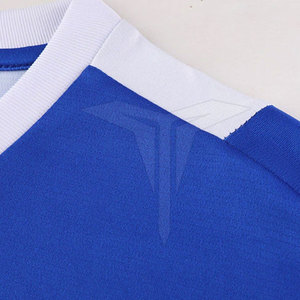 Maillot de football à prix abordable, très demandé, avec logo personnalisé, en tissu polyester respirant, couleurs et tailles personnalisables pour hommes - Product Image 5