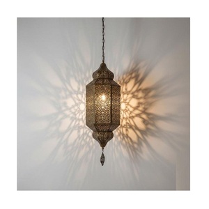 โคมไฟเทียนรูปหกเหลี่ยมสีทองแบบโมร็อกโก หรือโคมไฟโลหะโมร็อกโก โคมไฟตกแต่งสำหรับเทศกาลอีดและรอมฎอน - Product Image 5