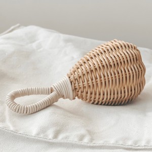 Venta al por mayor precio más barato mimbre campana de mano de madera ratán sonajeros hechos a mano bebé sonajero mordedor con campanas - Product Image 3