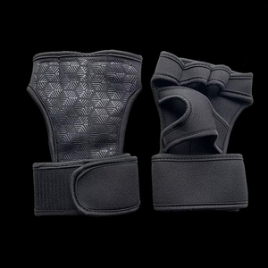 Gants de fitness pour hommes, personnalisés avec logo, en silicone imprimé de haute qualité, demi-doigts, légers, respirants, fermeture à enfiler - Product Image 1
