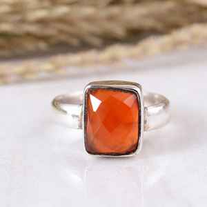 Anillo Unisex de Plata de Ley 925 con Cornalina Naranja en Forma de Cojín, Estilo Bohemio Hippie, Hecho a Mano, Ajustable, con Banda de Filigrana - Product Image 1