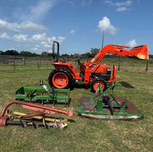 รถแทรกเตอร์อเนกประสงค์ Kubota L3400 ประสิทธิภาพสูง พร้อมเครื่องยนต์ดีเซลทรงพลัง โครงสร้างแข็งแกร่ง ระบบขับเคลื่อน 4 ล้อ ประสิทธิภาพการใช้งานยอดเยี่ยม - Product Image 6