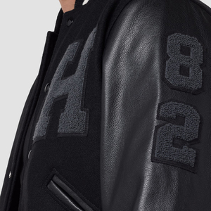 Veste varsity noire pour homme, manches en cuir PU, logo H brodé, col rabattu, style décontracté automne - Product Image 6