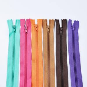 Fermeture éclair en nylon colorée n°3, extrémité fermée, 20 cm, 50 cm, pour vêtements, vente en gros, couleur stock - Product Image 6