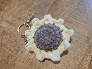 Porte-clés tournesol en fil de coton doux fait main - Cadeau respectueux de l'environnement - Product Image 1