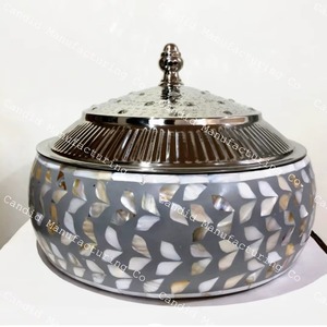 Casserole classique en acier inoxydable avec couvercle, forme ronde, finition polie, design durable pour cuisinières à gaz et à induction - Product Image 3