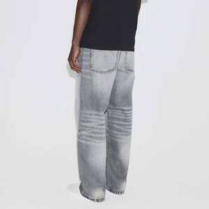 กางเกงยีนส์ผู้ชายทรงสลิมตรงสไตล์วินเทจ ล้างนุ่มพิเศษ ผ้าถักน้ำหนักเบา ระบายอากาศได้ดี พิมพ์ลายด้วยความร้อน - Product Image 3