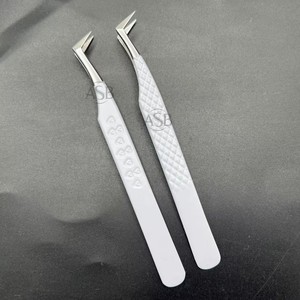 Pinza Profesional para Pestañas de Acero Inoxidable Tipo L, con Recubrimiento de Polvo Blanco, Logotipo Personalizado, Herramienta de Precisión - Product Image 1