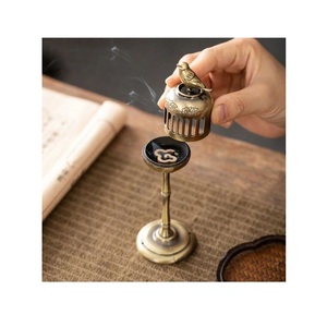 Porte-encens artisanal en laiton en forme de cage à oiseaux, brûleur de parfum en métal sur pied avec couvercle amovible, décoration d'autel orientale traditionnelle - Product Image 2