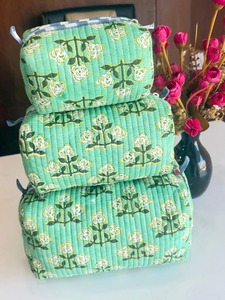 Juego de Bolsas Cosméticas Acolchadas Verdes con Estampado Floral, Cierre de Cremallera, Estilo Vintage, Organizador de Maquillaje Multifuncional, Tres Tamaños Apilables - Product Image 1