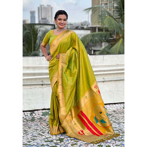 Robe de soirée en soie Paithani tissée avec des fils Zari verts Mahalaxmi God Mehendi de la marque Elite Weaves - Product Image 5