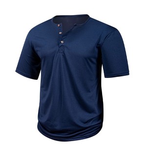 เสื้อยืดเฮนลีย์แขนสั้นสีเบจสำหรับผู้ชาย ทรงปกติ สีพื้น ผ้าถักลำลอง คอทรงโอ ดีไซน์แบบกำหนดเอง โลโก้แบบกำหนดเอง - Product Image 3