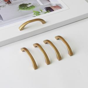 Precio de fábrica: Tirador de arco dorado de aleación de zinc para gabinetes, muebles de cocina, baño, tocador y armario, estilo moderno. - Product Image 5