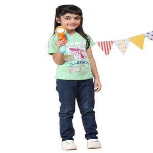 T-shirt à col rond 100% coton personnalisé pour filles disponible dans différentes méthodes et matériaux d'impression main à vendre - Product Image 1