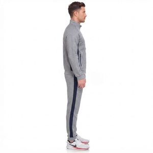 Conjunto Deportivo Gris para Hombre con Media Cremallera, Bolsillos Laterales y Rayas Azul Marino, Ropa Casual de Otoño, Corte Regular de Longitud Completa - Product Image 5
