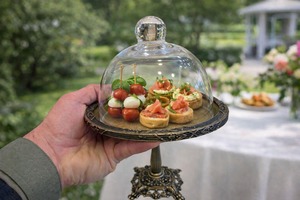 แท่นเสิร์ฟขนมหวานช็อกโกแลตตกแต่งพร้อมฝาแก้ว เหมาะสำหรับจัดแสดงขนมหวาน ตกแต่งบ้าน และงานเลี้ยงสังสรรค์ - Product Image 2