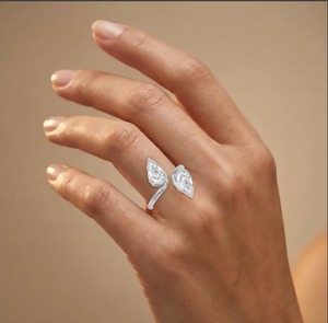 Bague ouverte en or rose 9 carats avec deux diamants de laboratoire taille poire à facettes, sertis clos, 2,00 CTW - Product Image 5