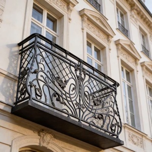 Victorian-style wrought iron balcony railing: rust-resistant, easy to assemble, and featuring an intricate patterned design. - Product Image 5