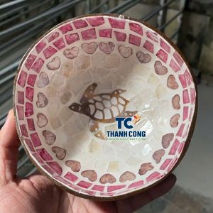 ชามเปลือกมะพร้าวทำมือขายดีที่สุด ขายส่งจำนวนมาก ลายโมเสคสีชมพูรูปเต่า งานฝีมือเวียดนาม ราคาดีที่สุด - Product Image 1