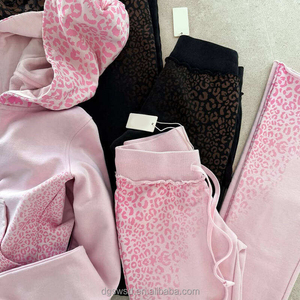 Set Loungewear Personalizzato da Donna con Stampa a Pois, Abbigliamento alla Moda, Tuta con Felpa Corta con Doppia Cerniera e Pantaloni a Zampa - Product Image 2