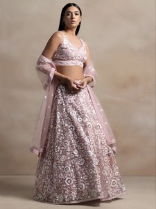 Robe de demoiselle d'honneur longue rose brodée florale, style A-line, dos nu, Lehenga Choli, tenue de mariage traditionnelle pour femme - Product Image 3
