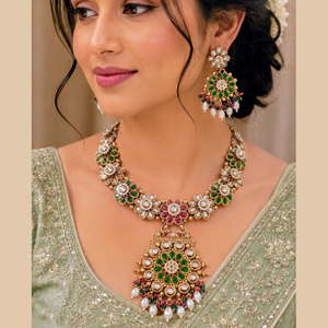 Ensemble collier et boucles d'oreilles longs pour femme JeweleMarket, plaqué or, avec cristaux et strass, style ethnique, pour mariage, fiançailles, anniversaire - Product Image 3