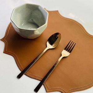 Mantel Individual de Cuero PU Premium, Moderno y Ecológico, Reversible, Resistente al Calor, Impermeable, Protector de Mesa Elegante - Product Image 3