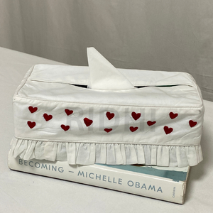 กล่องใส่กระดาษทิชชูสีขาวและสีแดงลายริ้ว ทำมือ เป็นมิตรกับสิ่งแวดล้อม ยี่ห้อ Ridhi  แบบคลาสสิกทรงสี่เหลี่ยมผืนผ้า  พร้อมลายปัก  สำหรับใช้ในบ้าน - Product Image 2