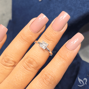 Bague de fiançailles solitaire en diamant de laboratoire taille princesse 1 carat certifié IGI en or blanc 18 carats - Product Image 2