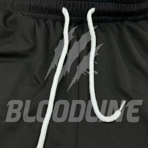Shorts de sport taille haute gris en maille respirante avec cordon de serrage et fermeture éclair - Product Image 2