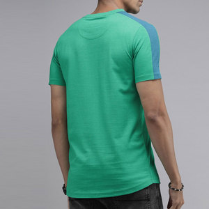 เสื้อยืดคอกลมแขนสั้นผู้ชาย สีเขียว-น้ำเงิน ทรงเข้ารูป แห้งเร็ว ผ้าถักเนื้อนุ่ม สวมใส่สบาย ความยาวปกติ ผลิตจากโพลีเอสเตอร์ 100% - Product Image 3