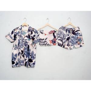 Magnifique robe de nuit d'été courte, ensemble de pyjama pour femmes 100% coton, ensemble de pyjama à manches courtes 3 pièces et shorts, vêtements de détente - Product Image 1