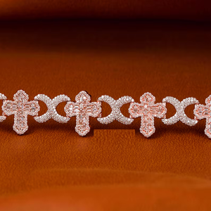 Bracelet de luxe en moissanite trèfle, finition or rose, design floral glacé, bijou élégant et étincelant, cadeau pour femme - Product Image 3