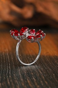 Bague Fleur en Argent 925 pour Femme avec Rubis et Diamant Taille Poire Sertis à Griffes – Bijou Fin Romantique - Product Image 5