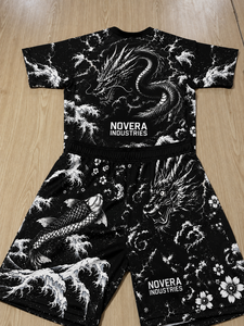 Kit sportif MMA personnalisé pour hommes : Rashguard et short de combat avec design graphique sur mesure pour Jiu Jitsu, Kickboxing, Muay Thai - Product Image 4