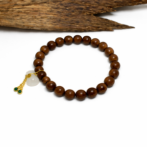 Bracelet en bois de santal chaud avec breloques en jade mélangé - Product Image 2