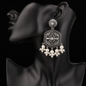 Fournisseur de Confiance Boucles d'Oreilles Pendantes Fleur Ethnique en Argent Oxydé avec Moissanite en Laiton Sertie Clos – Cadeau Bijoux Femme - Product Image 3