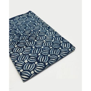 Tissu imprimé 100% coton pour robes, idéal pour les tenues décontractées et ethniques, disponible en grandes quantités. - Product Image 4