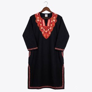 Kurti noir traditionnel du Cachemire avec broderie Aari sur le col, style statement - Product Image 3