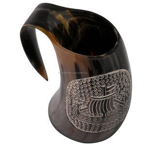 Tasse à corne historique de style viking avec support Artisanat naturel Tasse à corne élégante pour profiter des boissons - Product Image 1